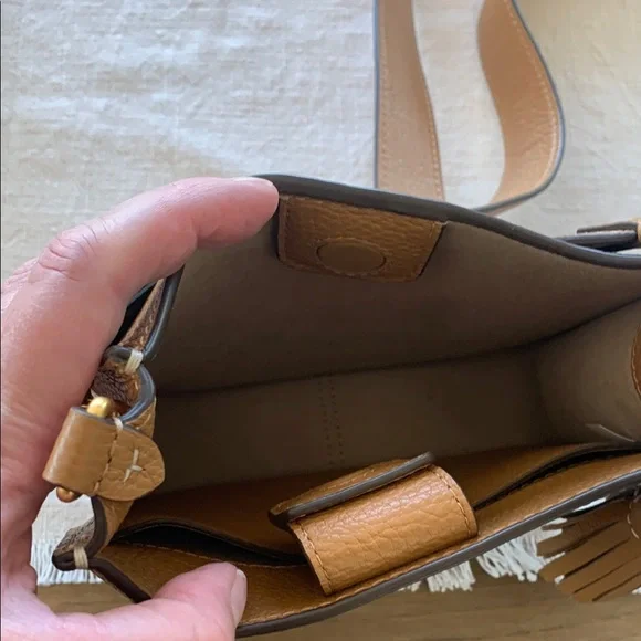 Tory Burch Tan Crossbody Bag Sleek Design - Picture 3 of 6